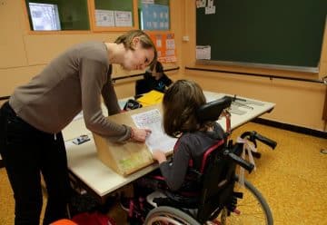 Comprendre la rémunération des auxiliaires de vie scolaire